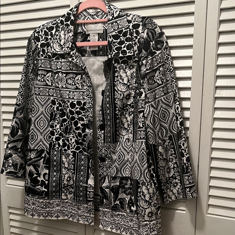# 0847+ Elegant Black and White Patterned Blazer